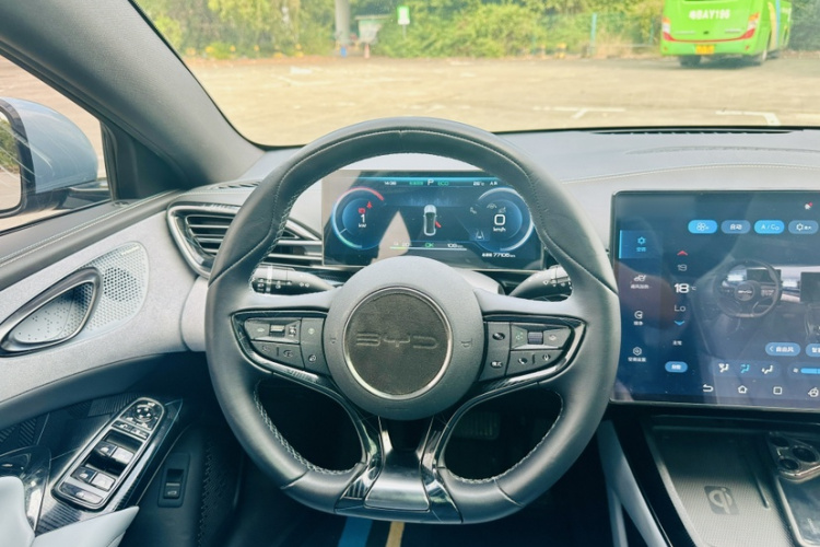 BYD Seal 2023 car image #18