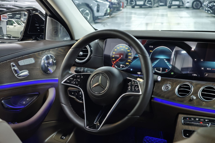 Mercedes-Benz E Class 2022 car image #18