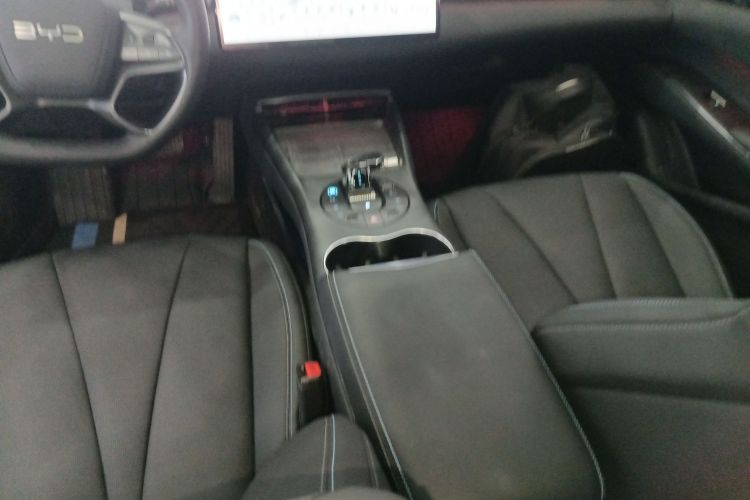 BYD Seal 2025 car image #18