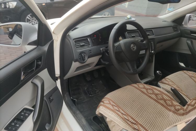 Skoda Rapid 2016 imagen de coche #18