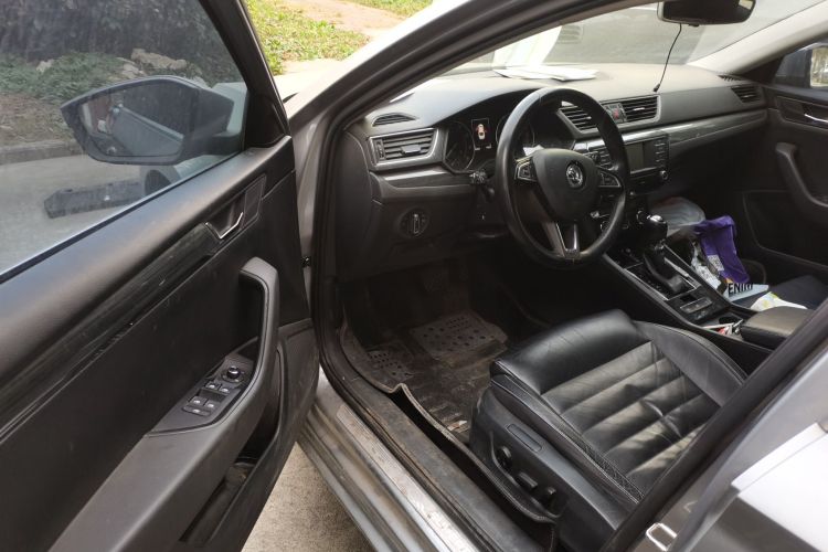 Skoda Superb 2016 car image #18