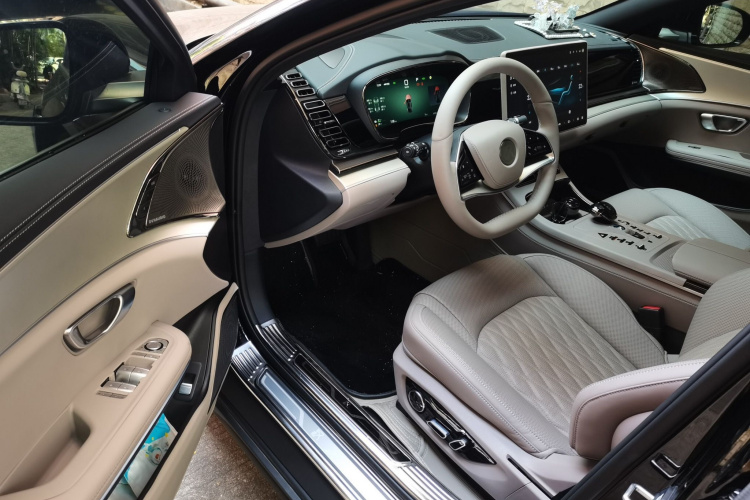 BYD Han 2025 car image #18