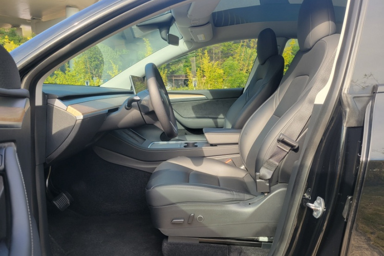 Tesla Model Y 2021 immagine di auto #18