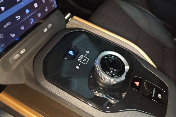 Toyota bZ3 2023 immagine di auto #18