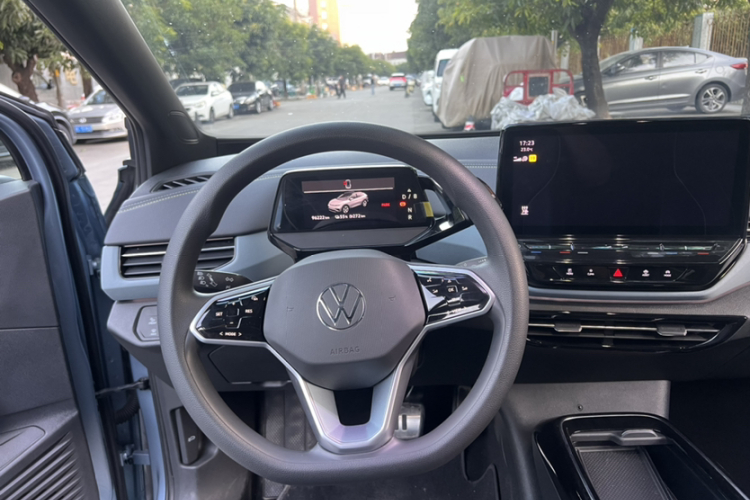 Volkswagen ID.4 X 2022 car image #18