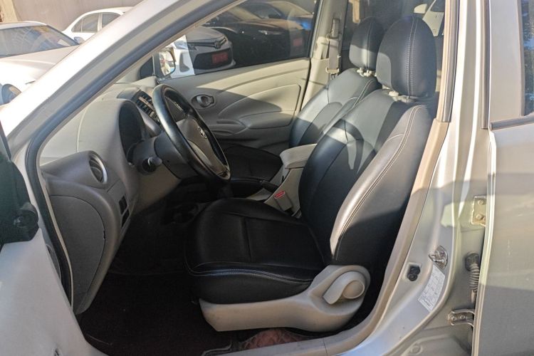 Nissan Sunny 2015 #18 Nissan Sunny 2015 car image #18