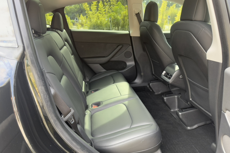Tesla Model Y 2021 #18 Tesla Model Y 2021 car image #18
