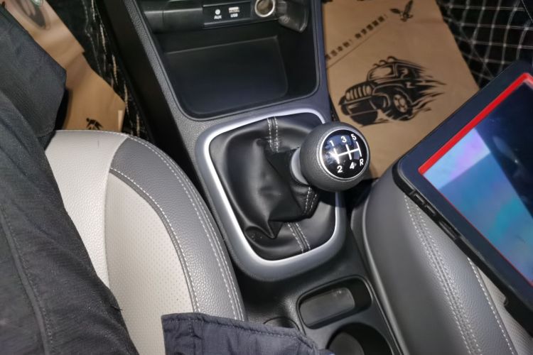 Kia 2019 car image #18