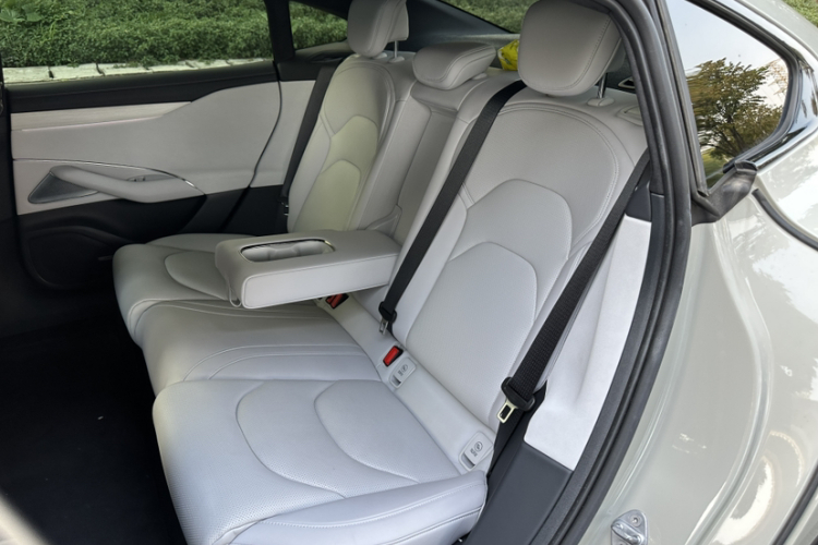 MI SU7 2025 car image #18
