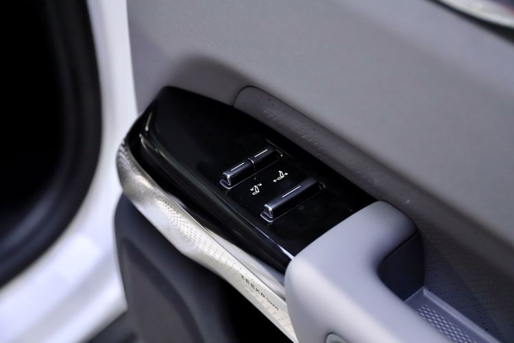 Zeekr 7X 2024 car image #18