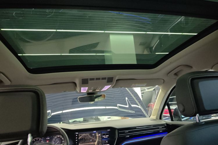 Volkswagen Touareg 2022 car image #18
