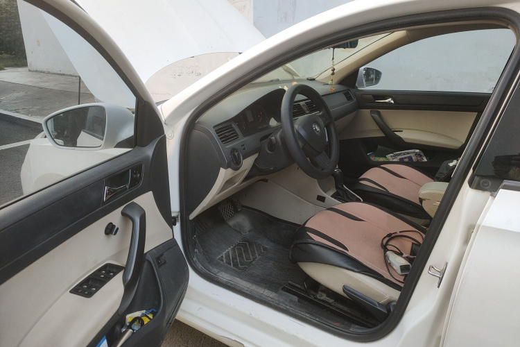 Skoda Rapid 2015 #18 Skoda Rapid 2015 car image #18