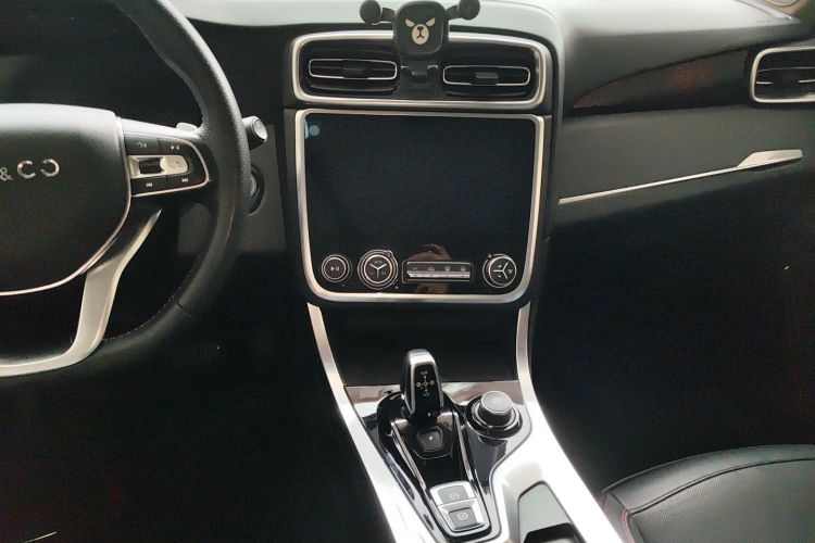 Lynk & Co 01 2018 #18 Lynk & Co 01 2018 car image #18