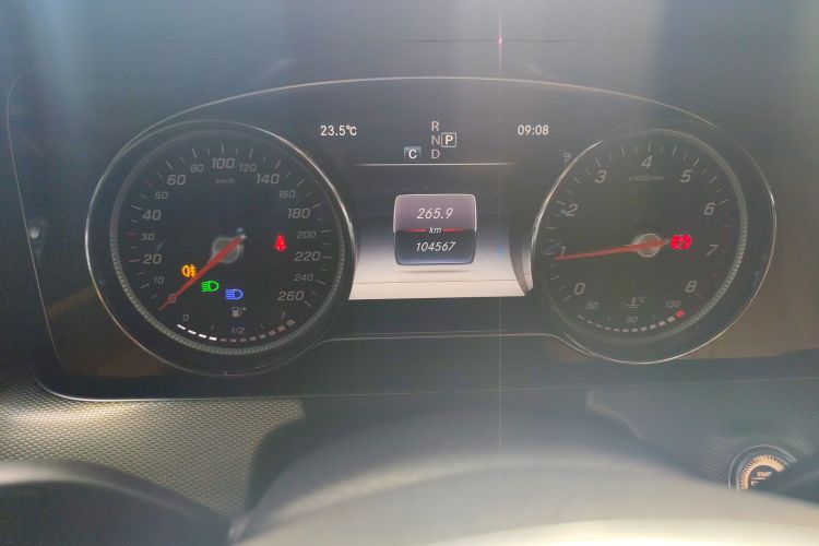 Mercedes-Benz E Class 2018 immagine di auto #18