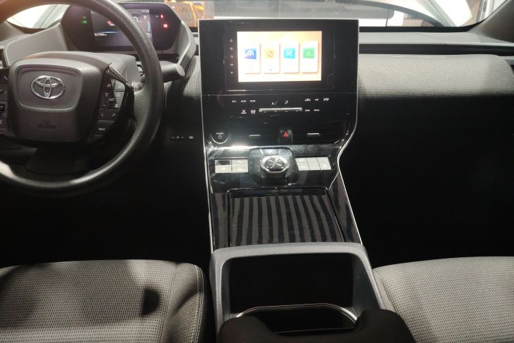 Toyota bZ4X 2023 immagine di auto #18