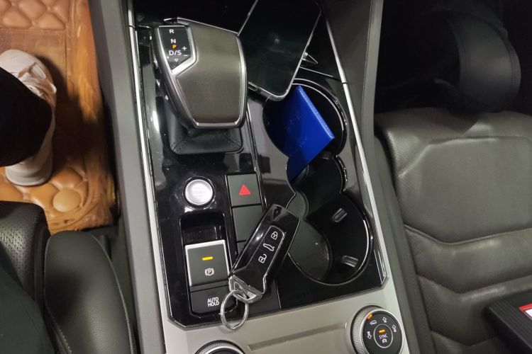 Volkswagen Touareg 2018 car image #18