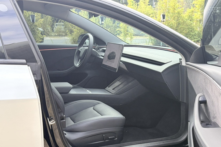 Tesla Model 3 2023 car image #18