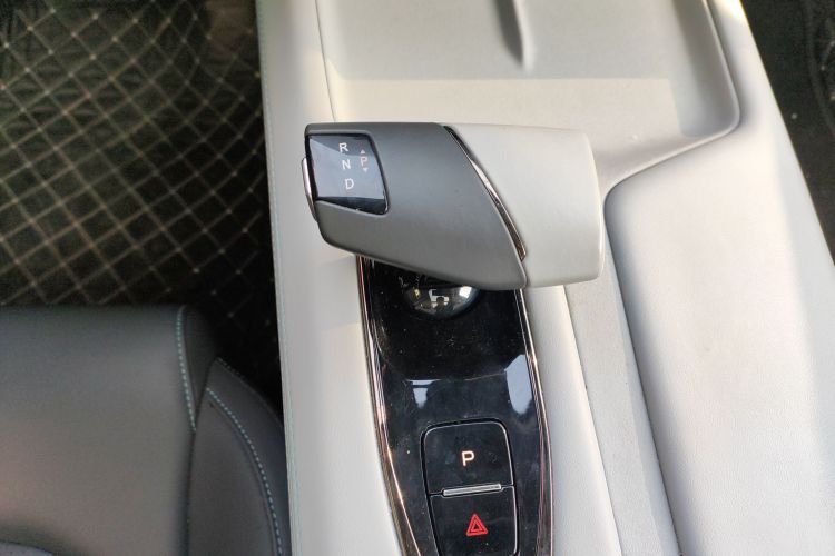 Changan UNI-Z PHEV 2024 car image #18