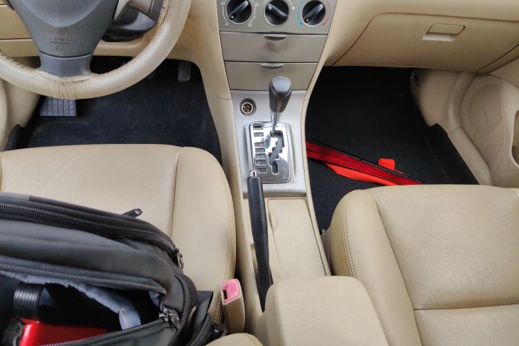 Toyota Corolla (Classic) 2015 #18 Toyota Corolla (Classic) 2015 immagine di auto #18