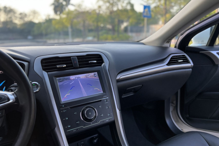 Ford Mondeo 2017 car image #18