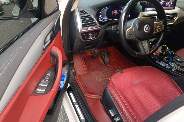 BMW iX3 2023 car image #18