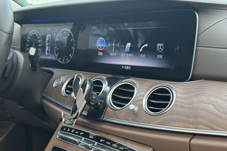 Mercedes-Benz E Class 2020 car image #18