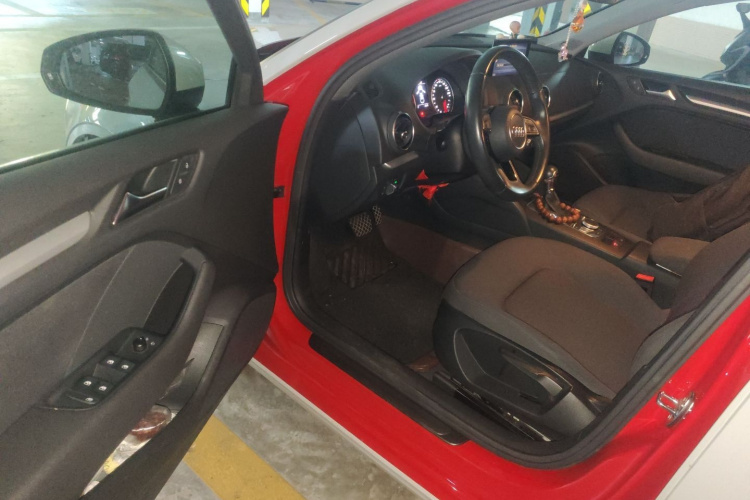 Audi A3 2018 car image #18