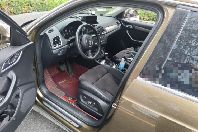 Audi Q3 2018 car image #18