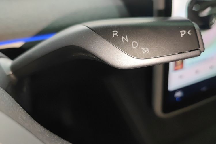 Tesla Model Y 2023 car image #18