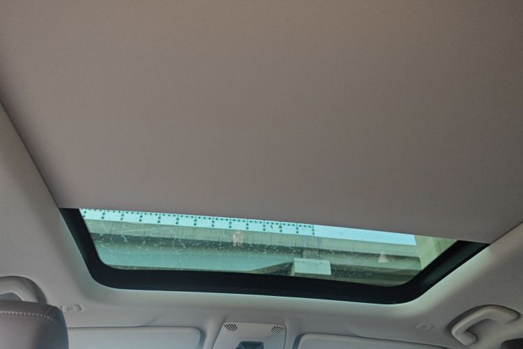 BMW iX1 2025 #18 BMW iX1 2025 صورة سيارة #18