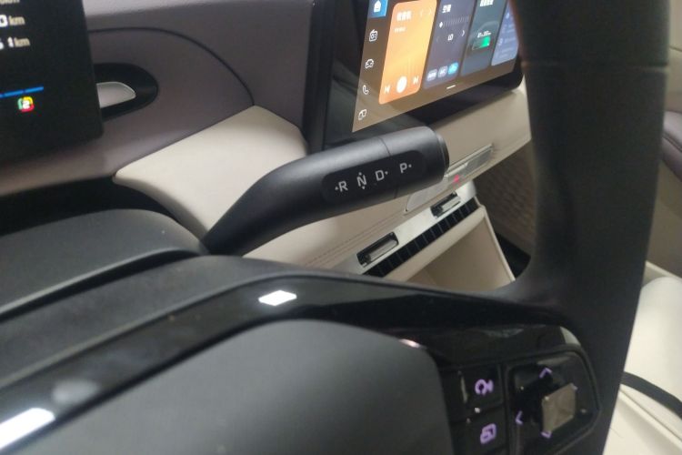 MG 4 EV 2025 car image #18