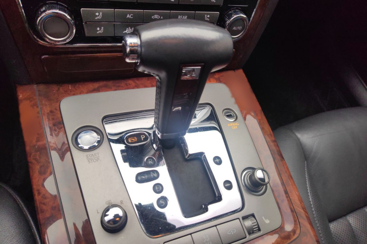 Volkswagen Pheaton 2011 immagine di auto #18