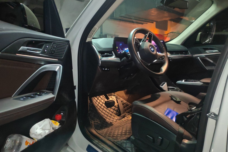 BMW iX1 2024 car image #18