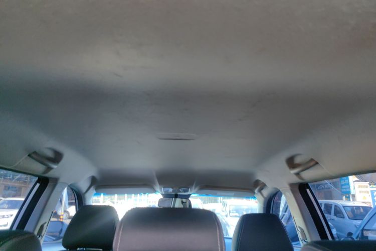 X70M 2022 car image #18