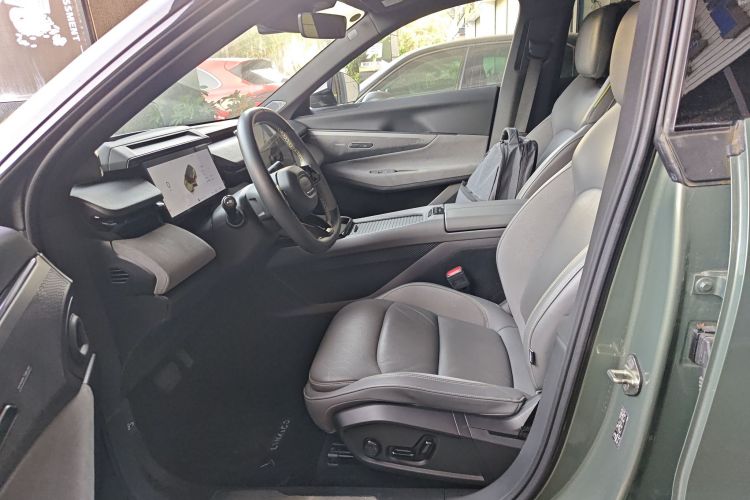 Lynk & Co 08 EM-P 2023 car image #18
