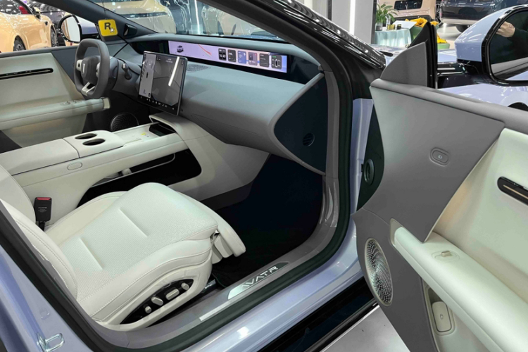 阿维塔 阿维塔06 2025 汽车图片 #18