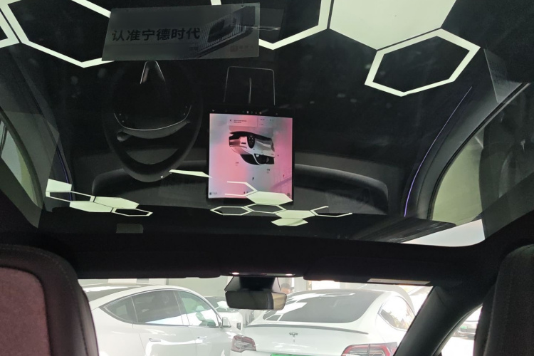 特斯拉 Model Y L 2025 汽车图片 #18