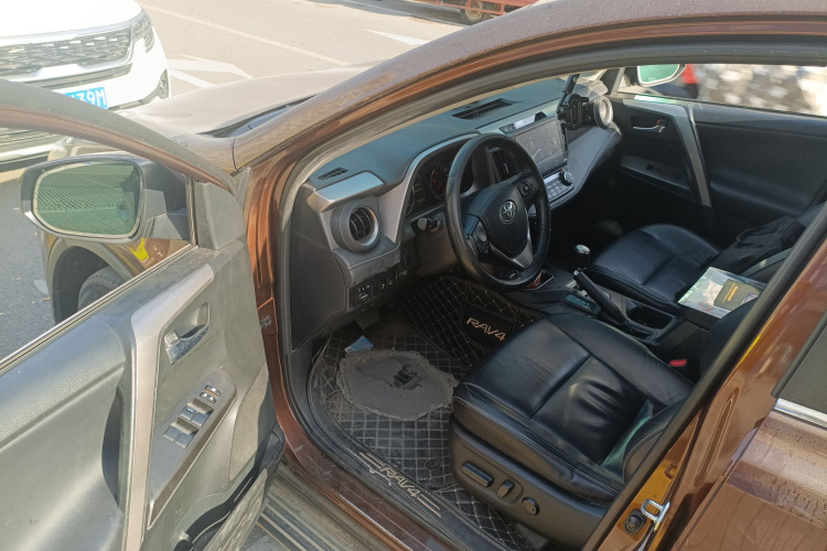 RAV4 2016 car image #18