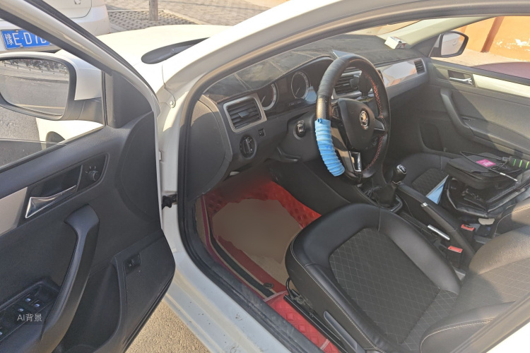 Skoda Rapid 2018 car image #18