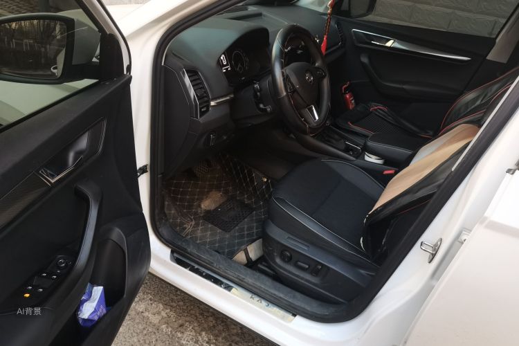 Skoda Karoq 2021 car image #18