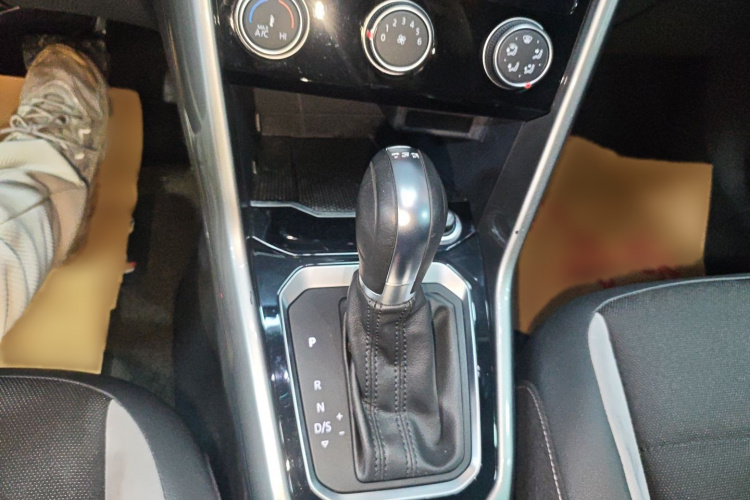 Volkswagen T-Roc 2020 car image #18