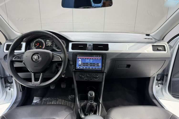 Skoda Rapid 2019 car image #18