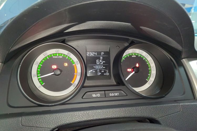 Skoda Rapid Spaceback 2018 car image #18