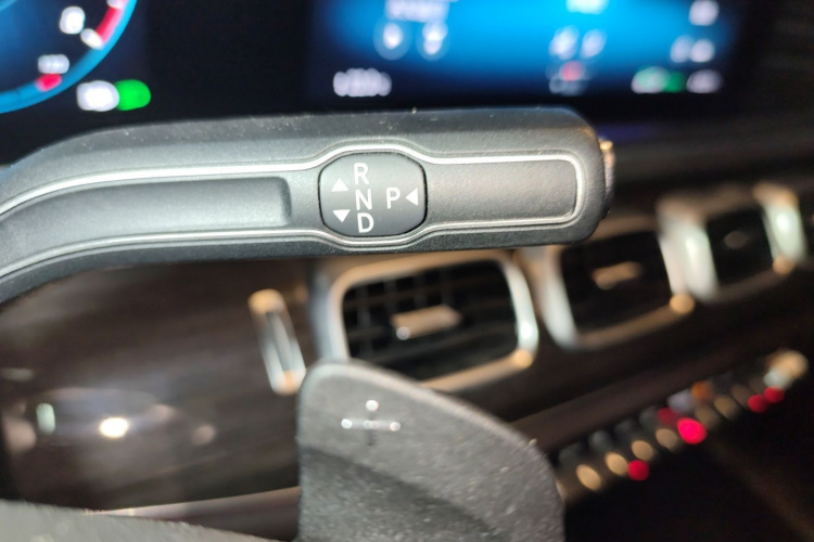 Mercedes-Benz GLE Class 2021 car image #18