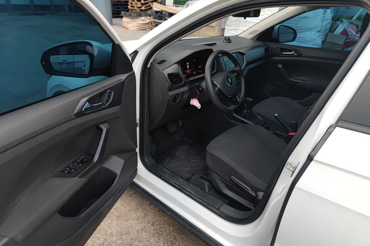 Volkswagen T-Cross 2022 car image #18
