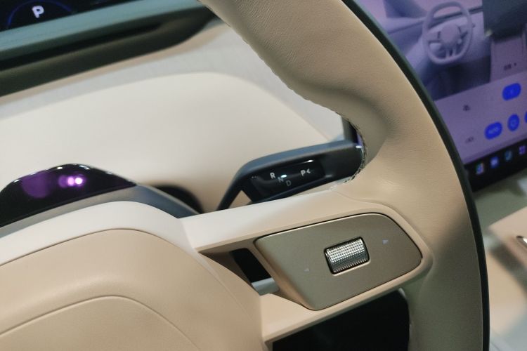 MI YU7 2025 car image #18