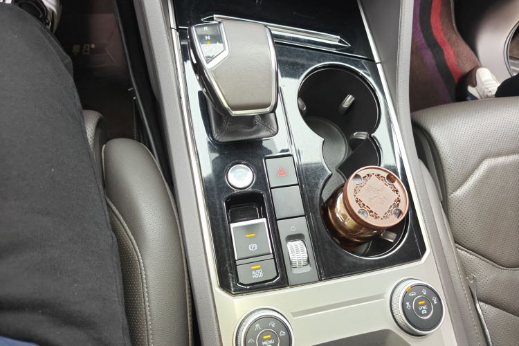 Volkswagen Touareg 2019 car image #18