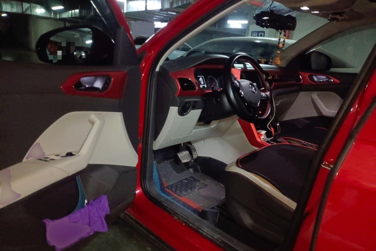 Volkswagen T-Cross 2019 #18 Volkswagen T-Cross 2019 car image #18
