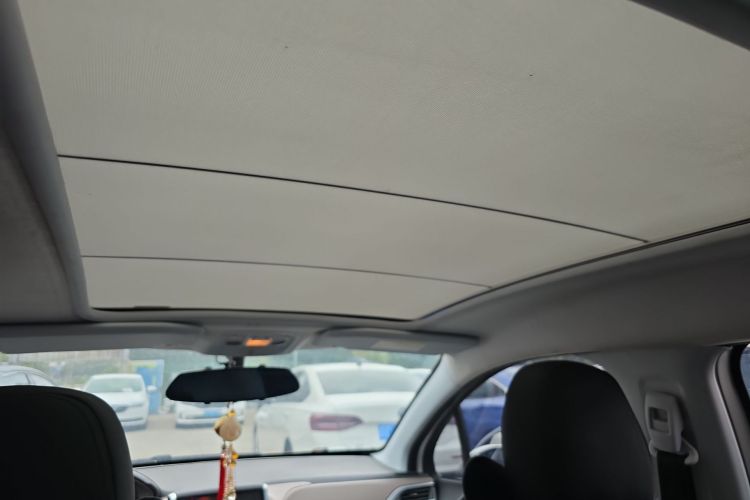 Peugeot 2008 2016 immagine di auto #18