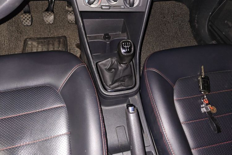 Skoda Rapid 2017 car image #18